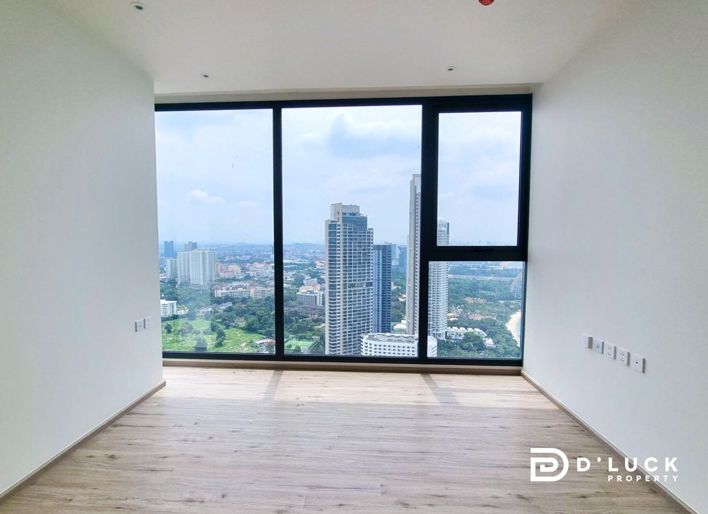 Arom Wongamat Arom Wongamat