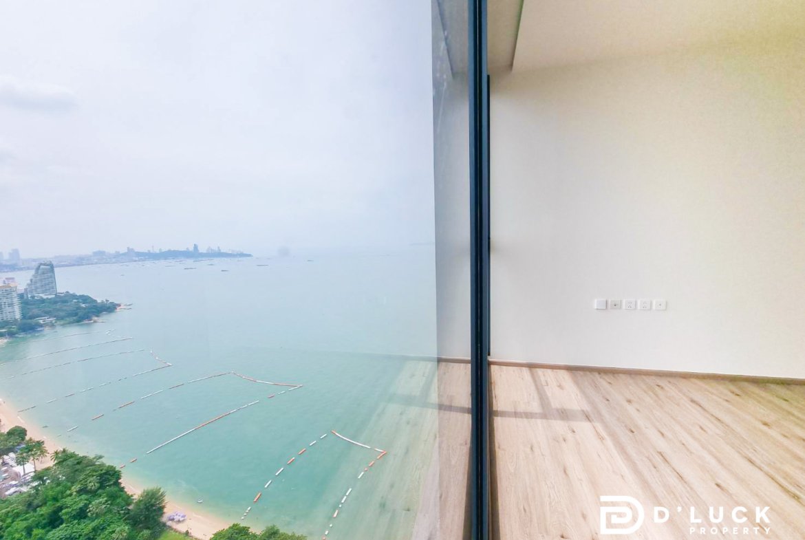 Arom Wongamat Arom Wongamat