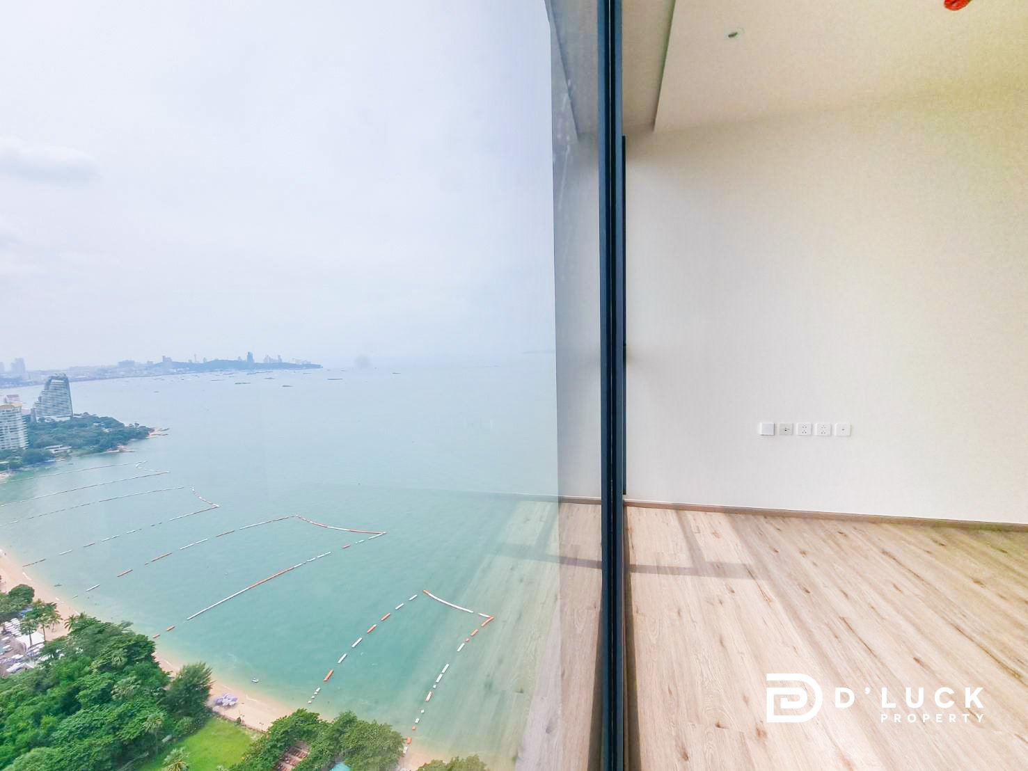 Arom Wongamat Arom Wongamat