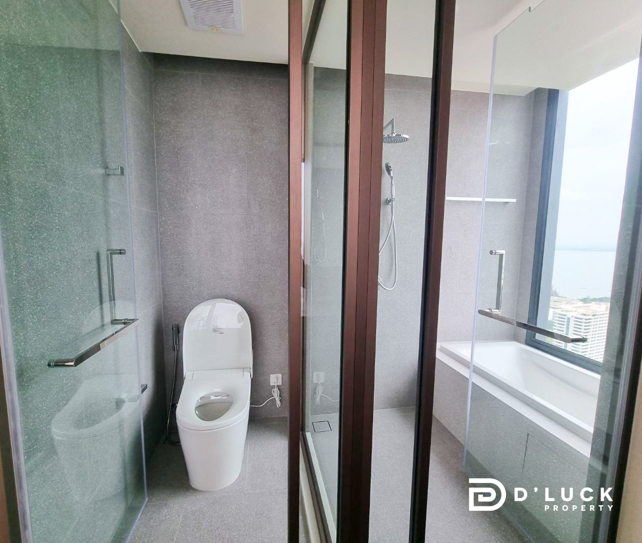 Arom Wongamat Arom Wongamat