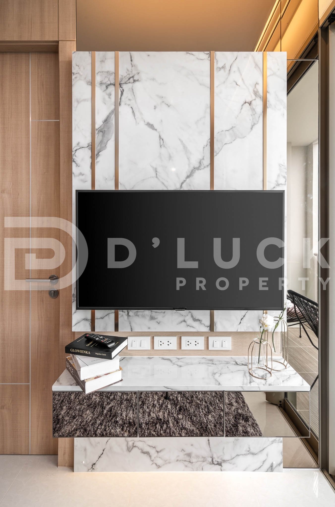 39EAB9D1-F574-453C-931D-3C2F3074F697