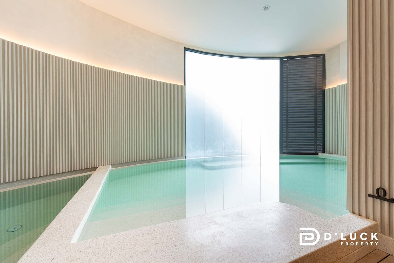 Arom Wongamat facilities 24