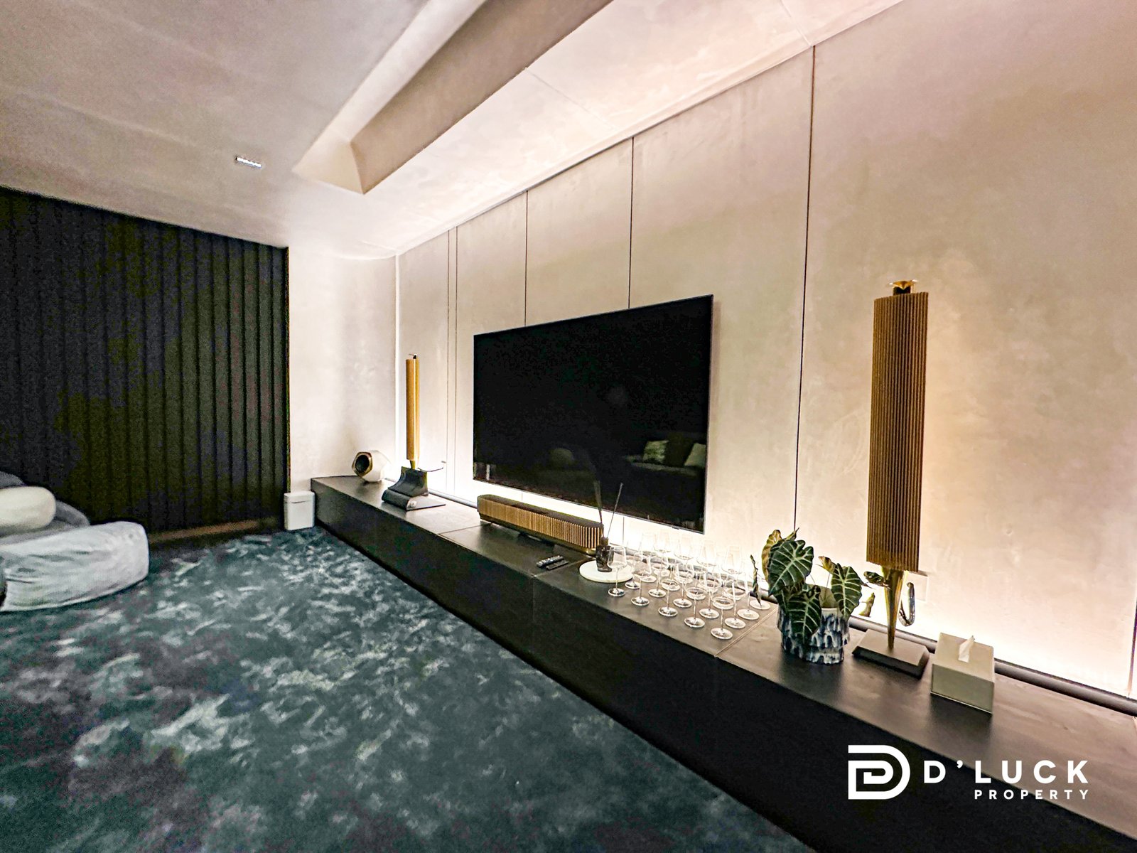 Arom Wongamat facilities 36