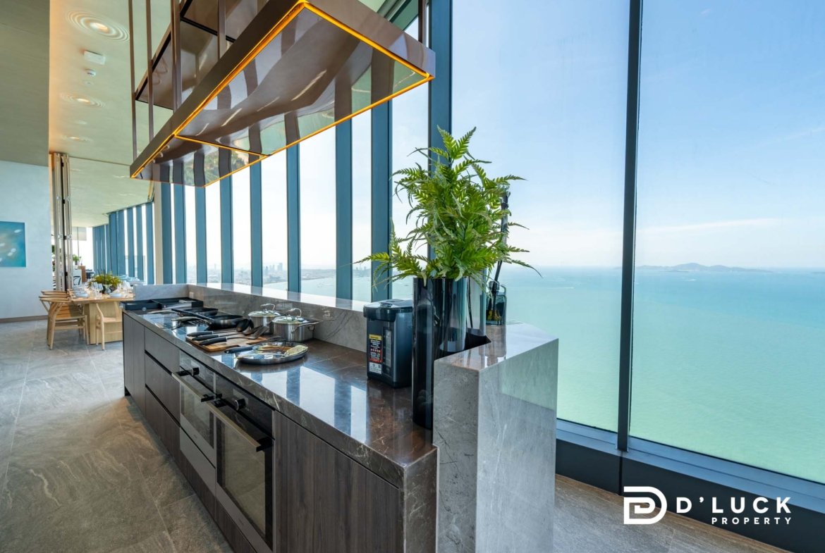 Arom Wongamat Arom Wongamat