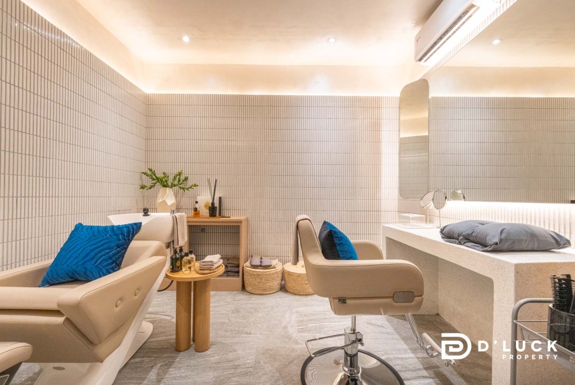 Arom Wongamat Arom Wongamat