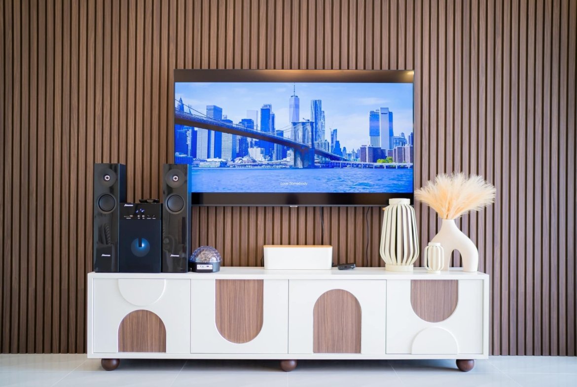 Goodly Walnut House 11