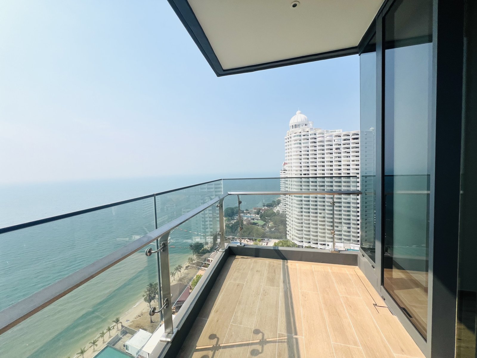 Arom Wongamat Arom Wongamat