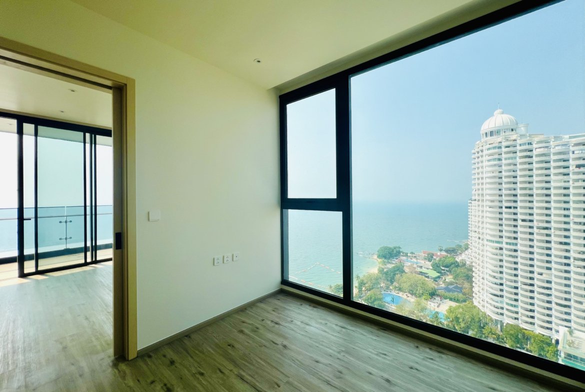 Arom Wongamat Arom Wongamat