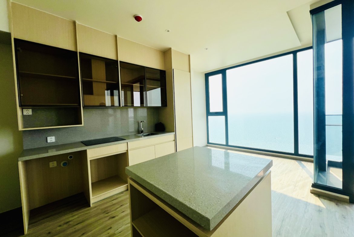 Arom Wongamat Arom Wongamat