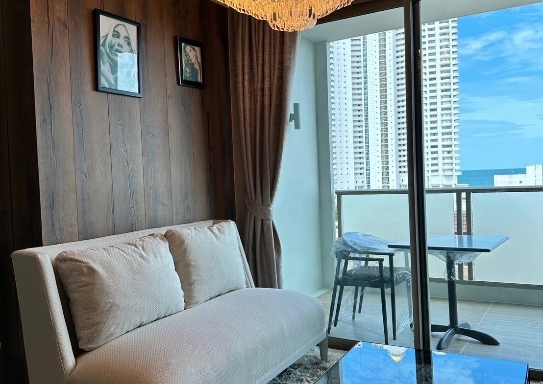 LINE_ALBUM_10A04_250809_1