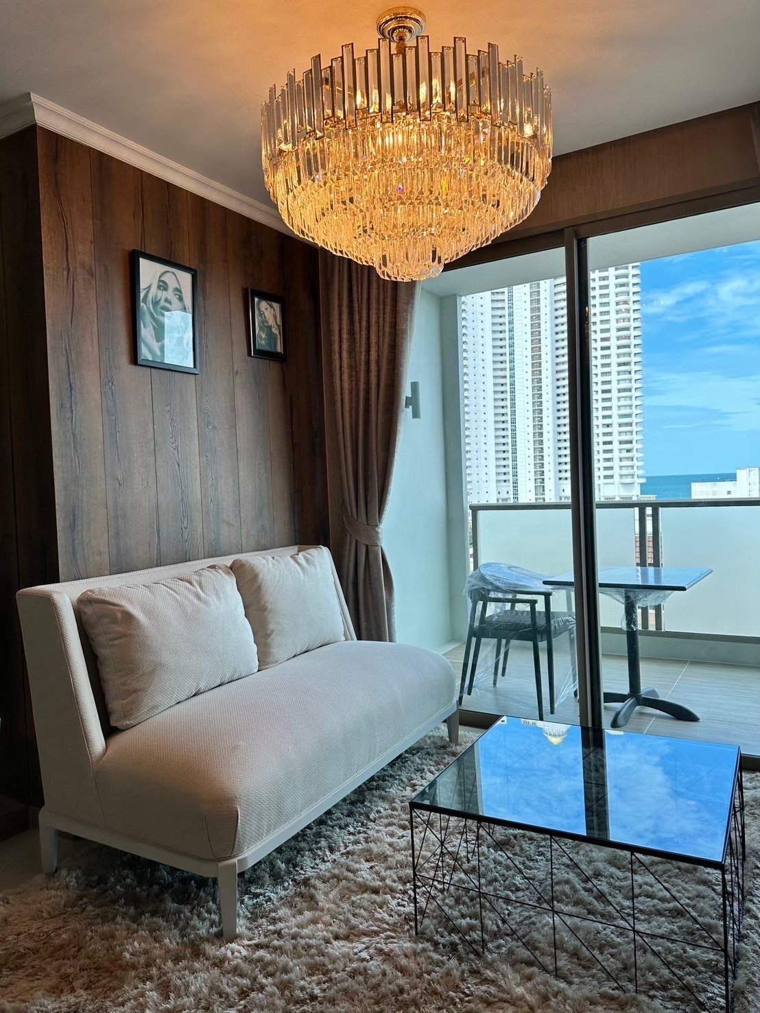 LINE_ALBUM_10A04_250809_1