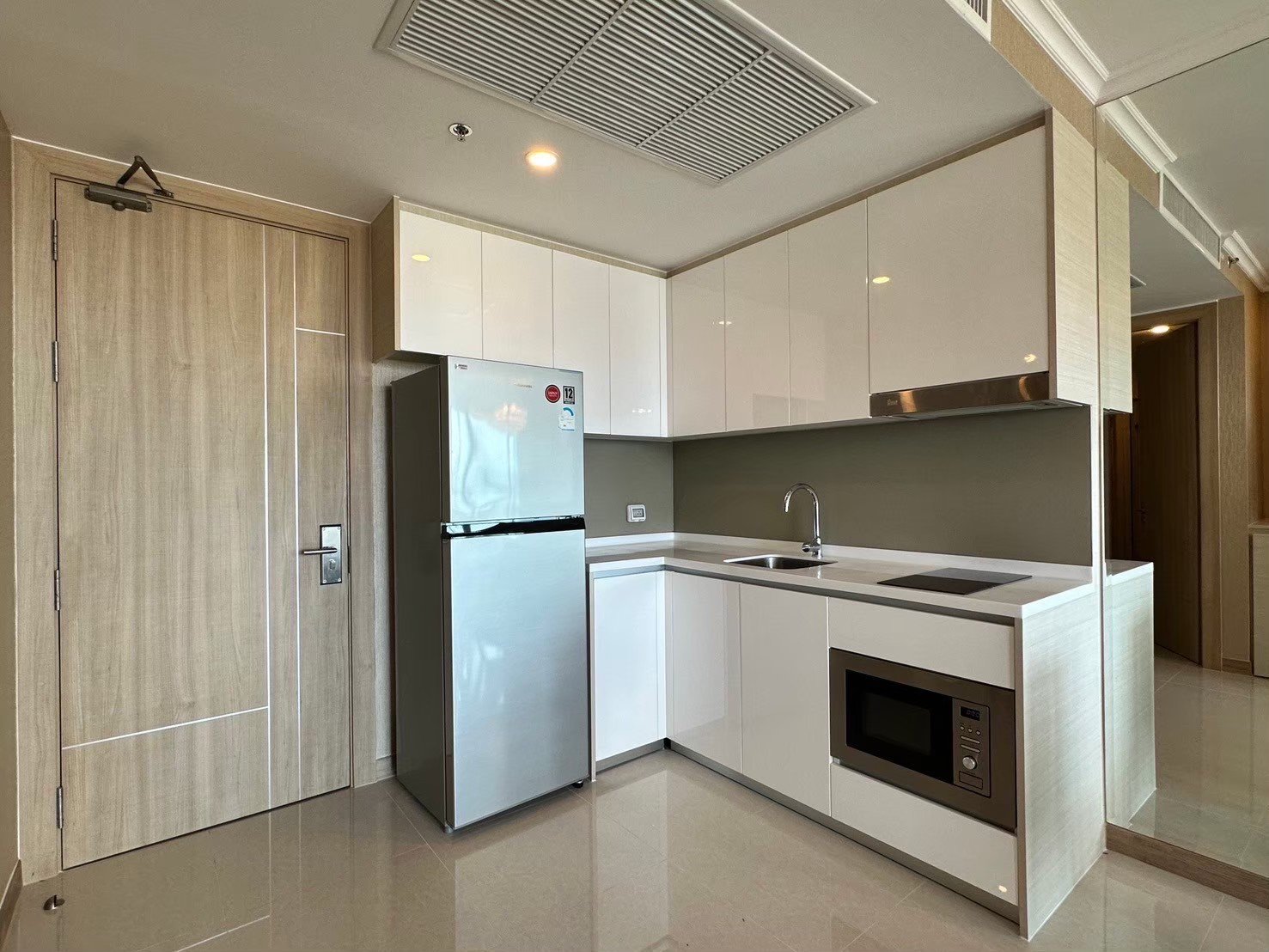 LINE_ALBUM_10A04_250809_3