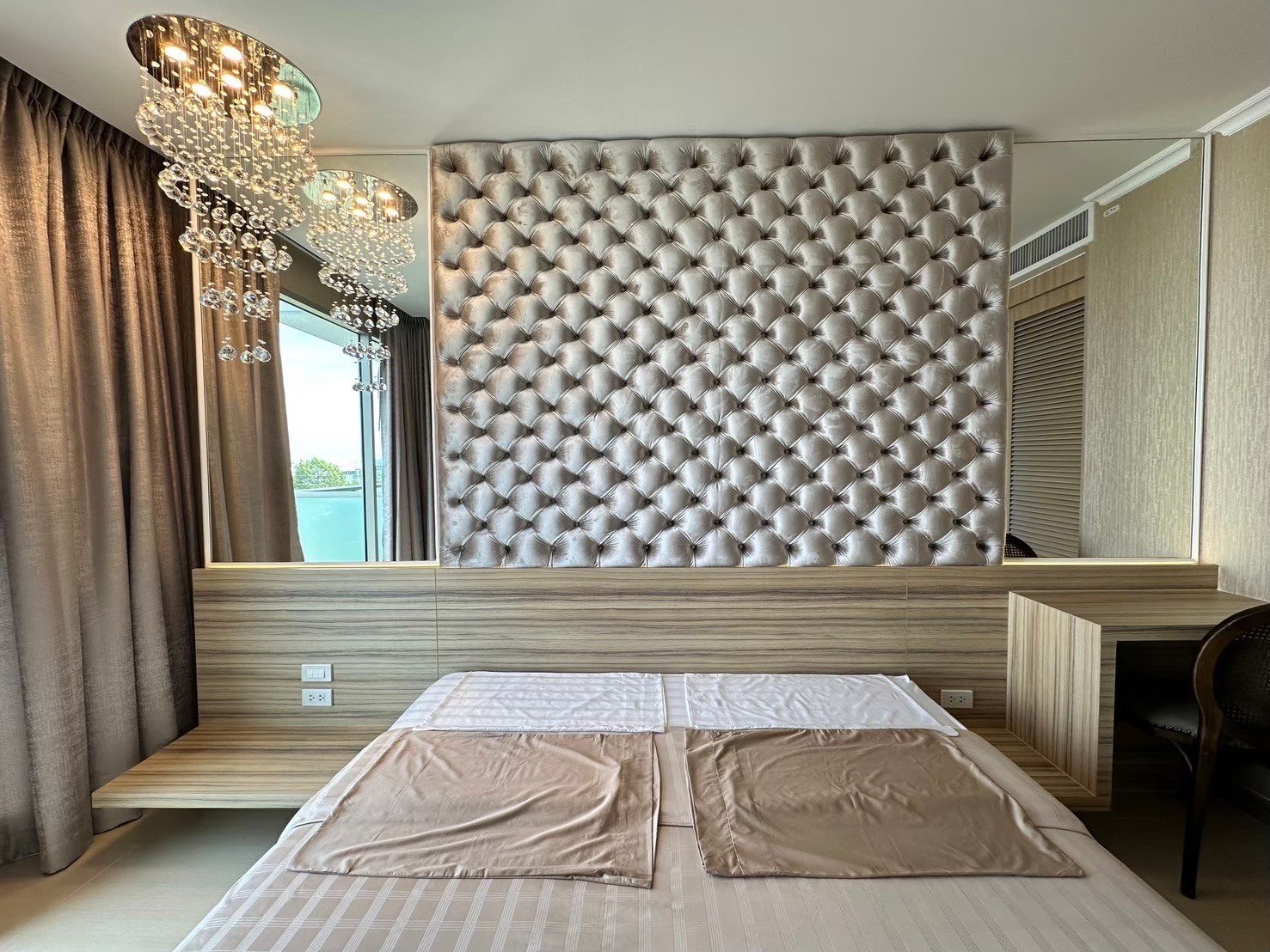 LINE_ALBUM_10A04_250809_4