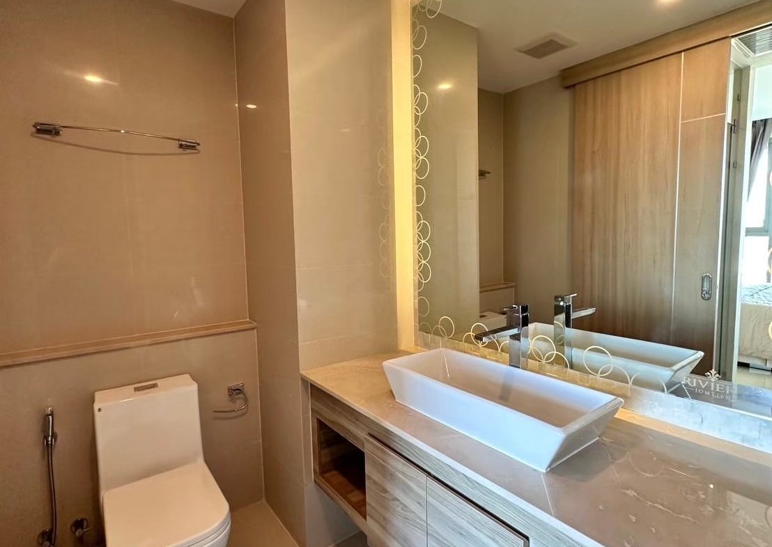 LINE_ALBUM_38E01_250809_2