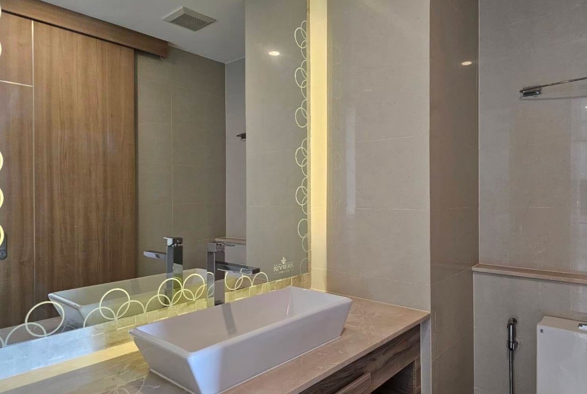 LINE_ALBUM_38E02_250809_1