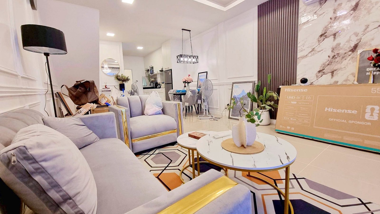 Townhome_South_Pattaya_Dlh581_2 Open-plan living room with light gray sofas, marble coffee tables, and a large Hisense box in the corner.